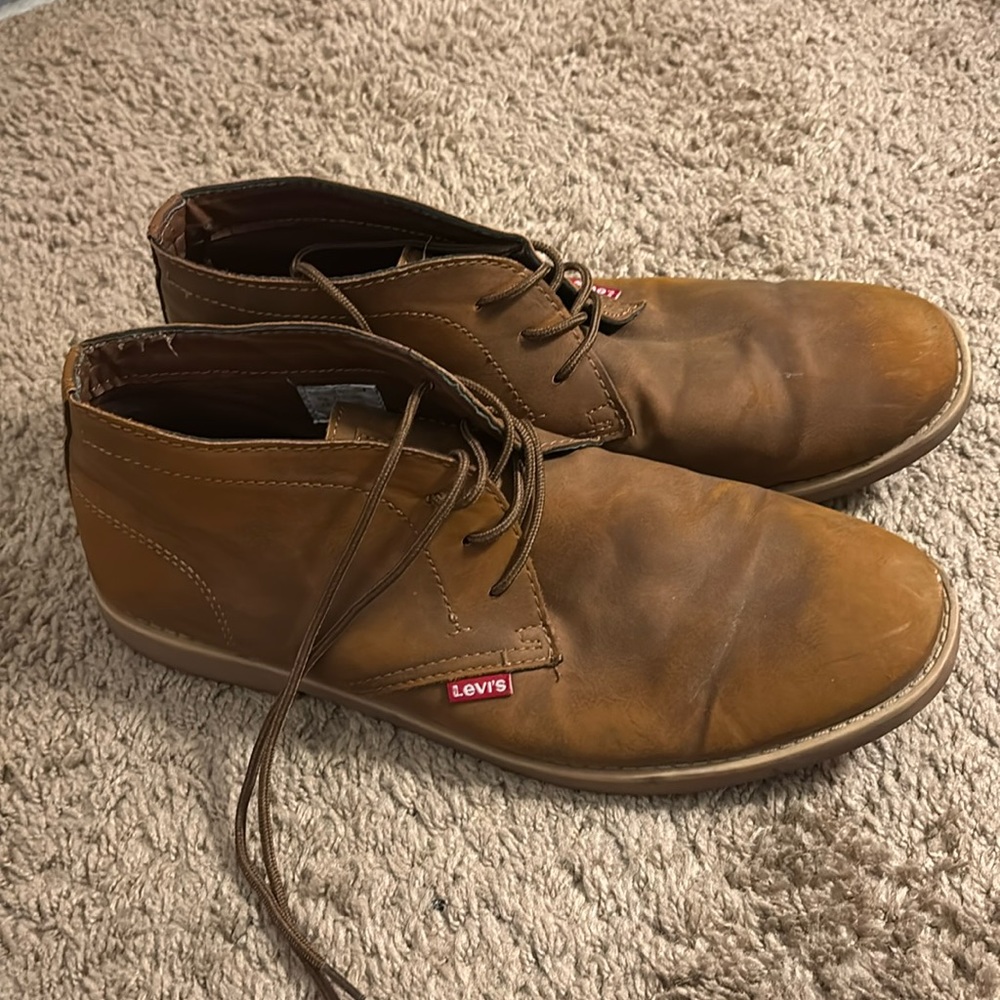 Men’s Levi tan dress shoes